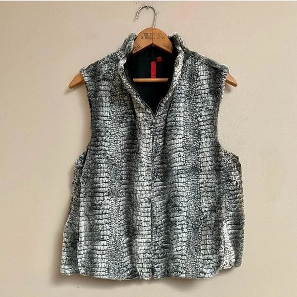 5/48 Grey Faux Fur Vest Size Medium | Soft Zip Up Sleeveless Jacket - Picture 10 of 10